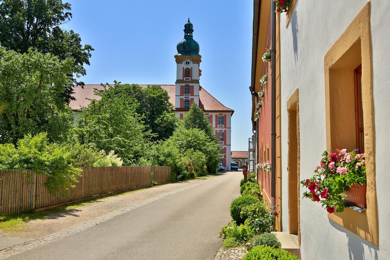 Hotel Kloster-Gasthof Speinshart Eschenbach in der Oberpfalz Bagian luar foto